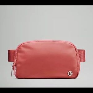 Lululemon everywhere belt Bag
